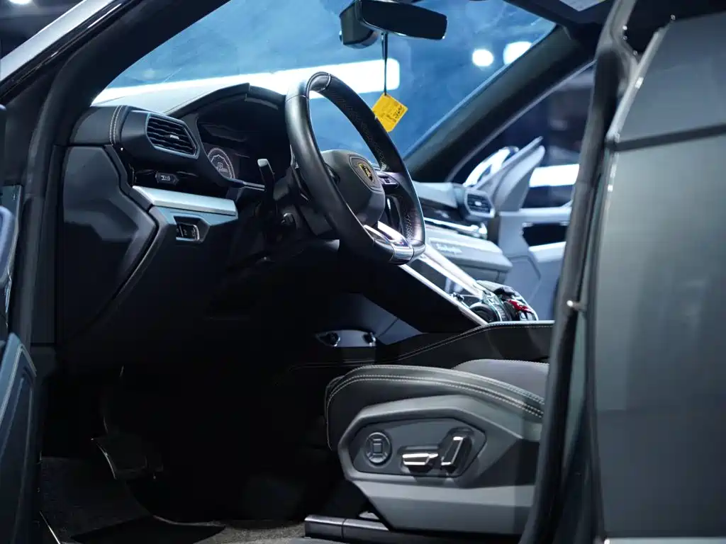 Lamborghini Urus — миниатюра 20