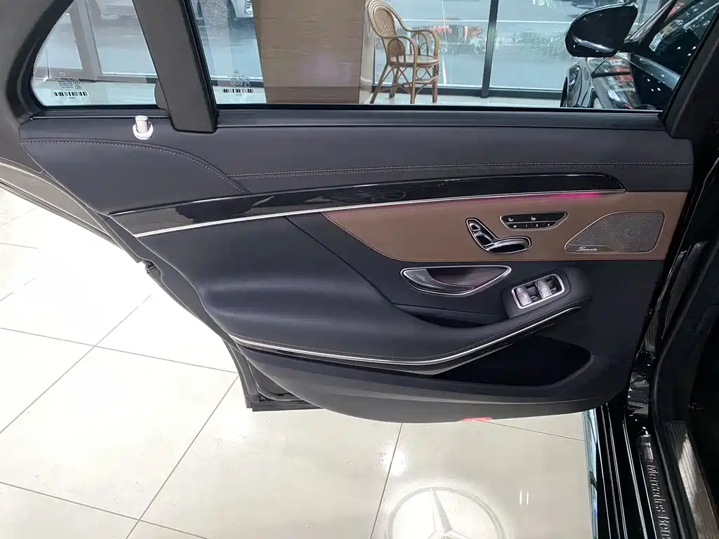 Mercedes-Benz S-Class — миниатюра 9