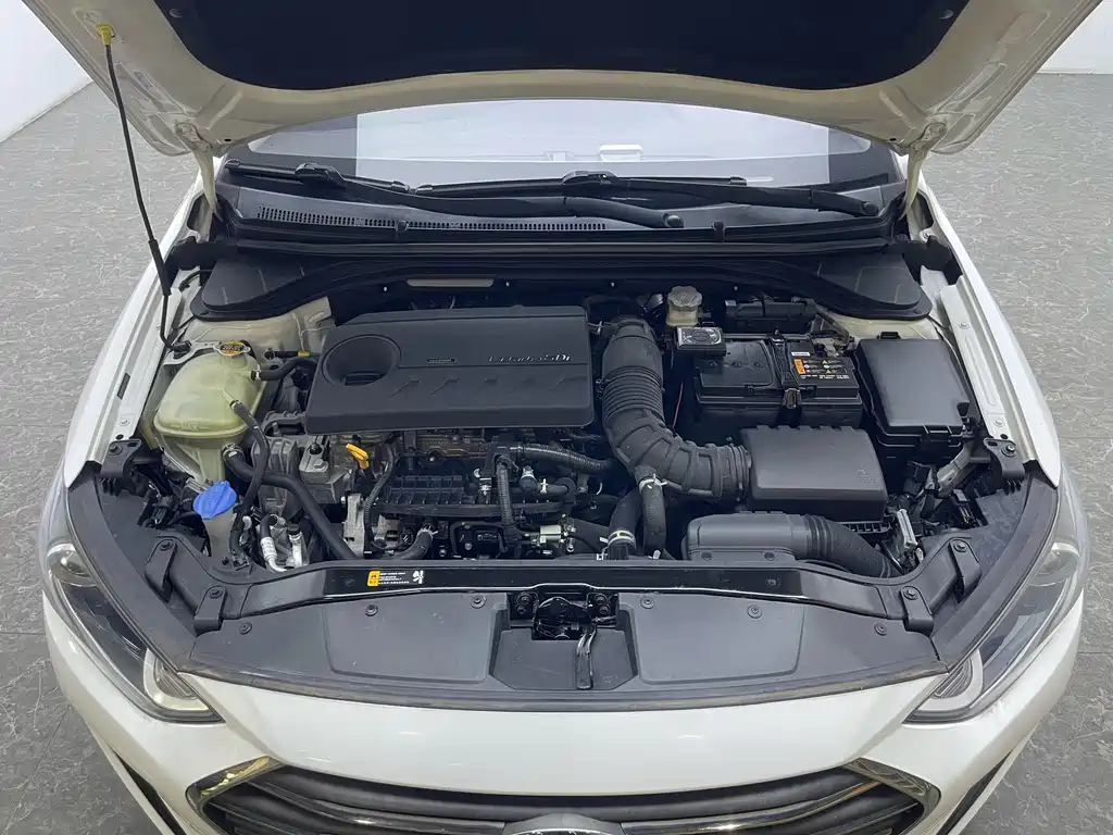 Hyundai Elantra — миниатюра 19