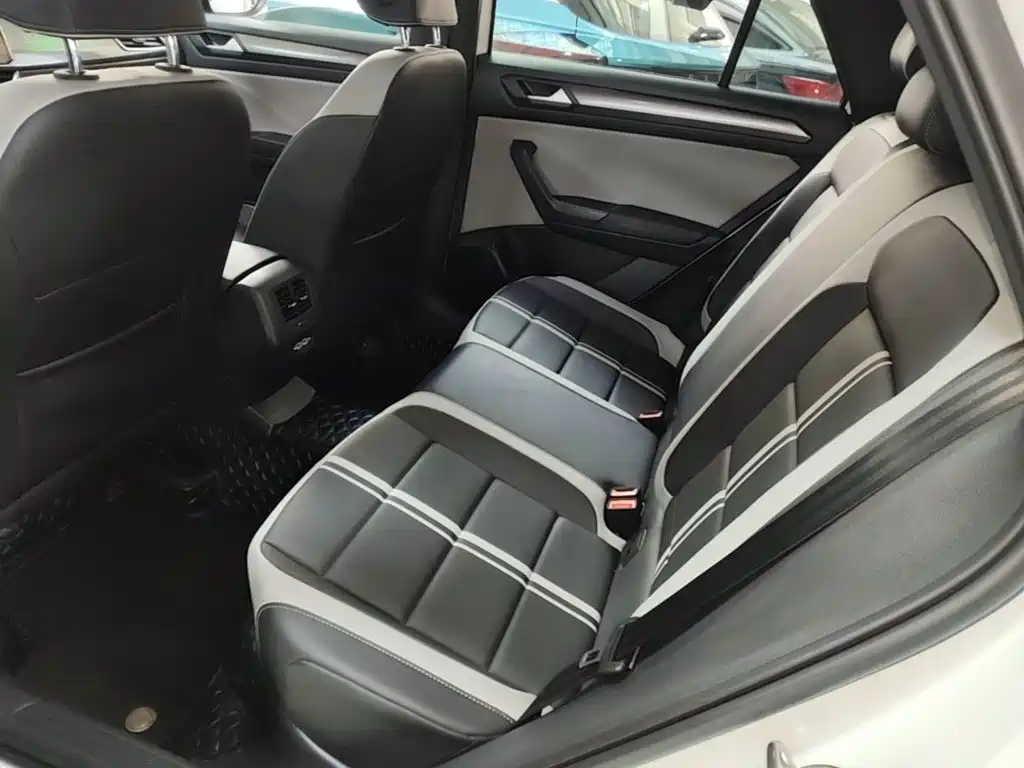 Volkswagen T-Roc — миниатюра 17