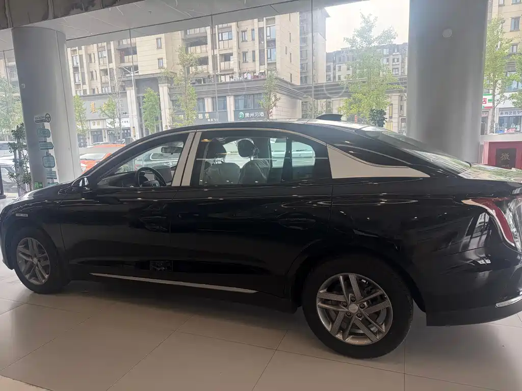 Hongqi Hongqi E-QM5 — миниатюра 10
