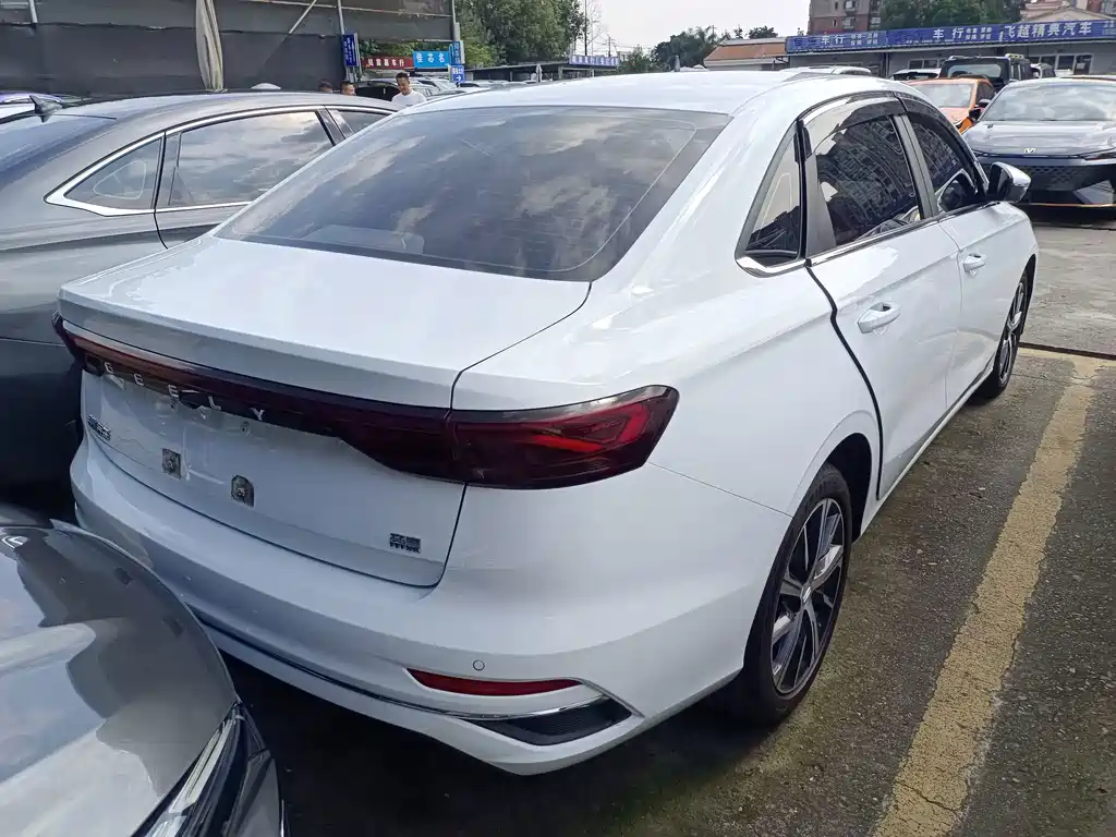 Geely Emgrand — миниатюра 15