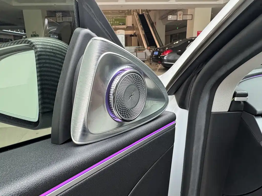 Tesla Model Y — миниатюра 17