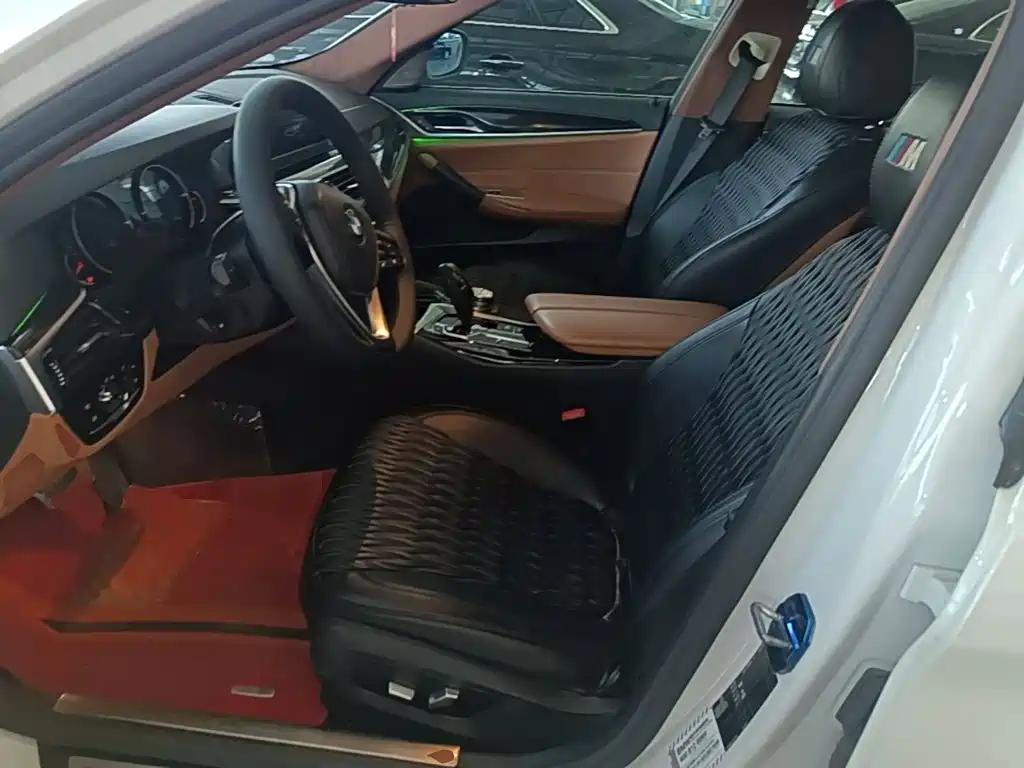 BMW 5 Series — миниатюра 15