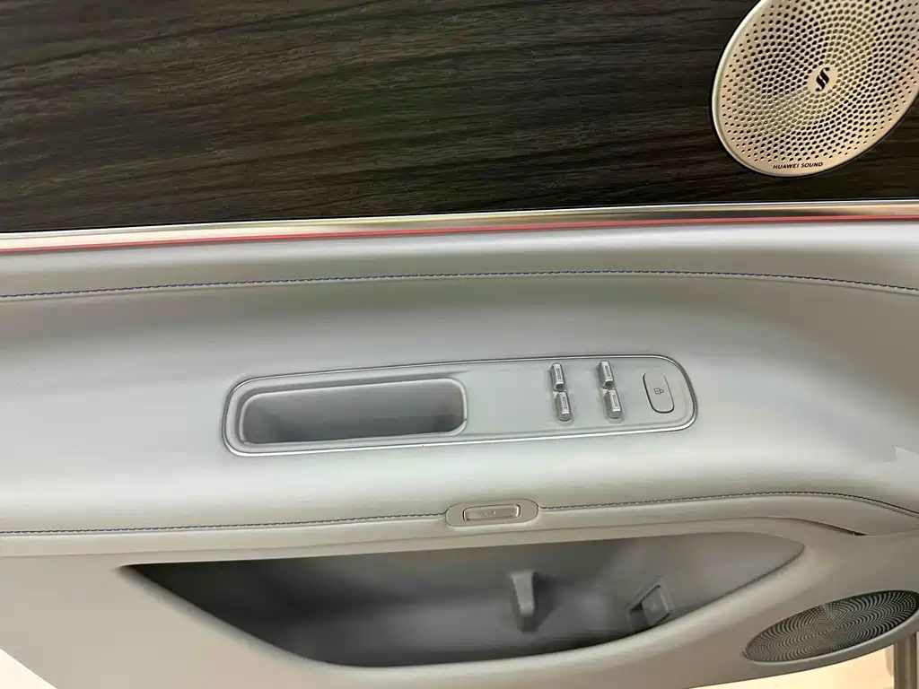 AITO ASK THE WORLD M9