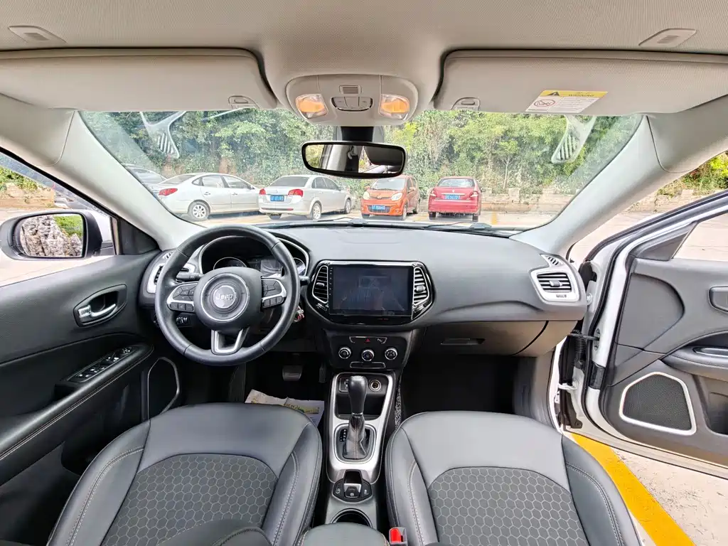 Jeep Compass — миниатюра 13