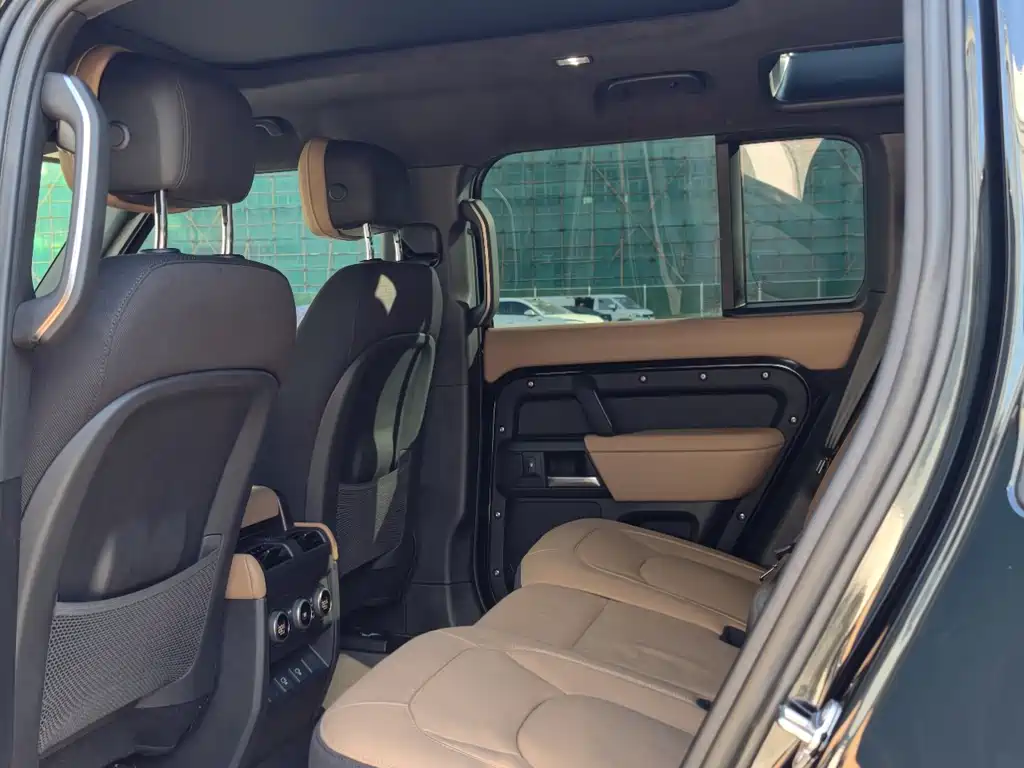 Land Rover Defender — миниатюра 8