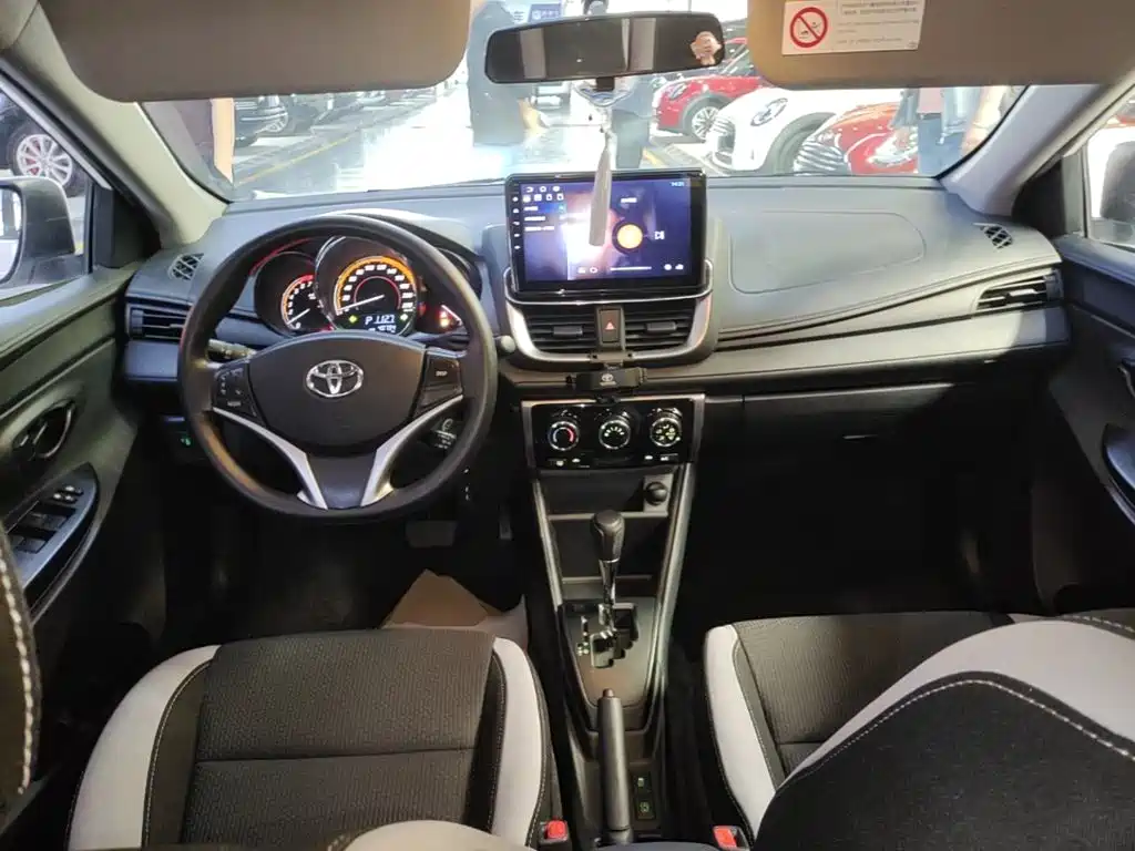 Toyota Yaris L — миниатюра 10