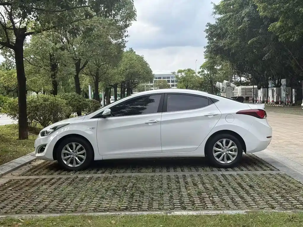 Hyundai Elantra Langdong — миниатюра 13