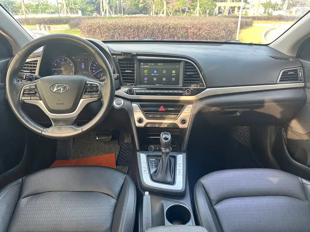 Hyundai Elantra — миниатюра 9