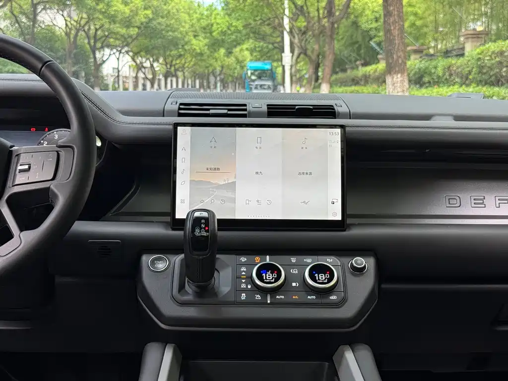 Land Rover Defender — миниатюра 12