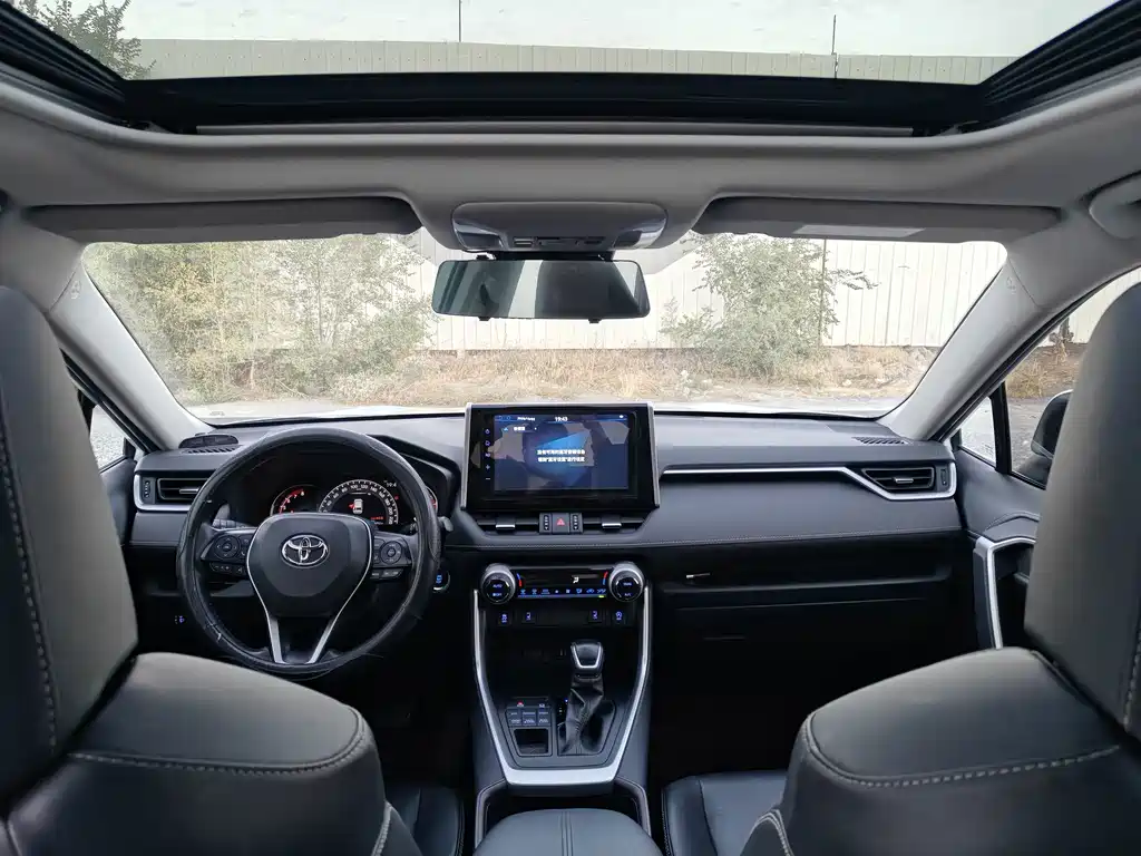 Toyota RAV4 — миниатюра 9
