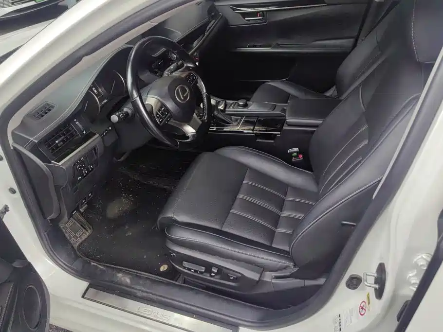 Lexus ES — миниатюра 9