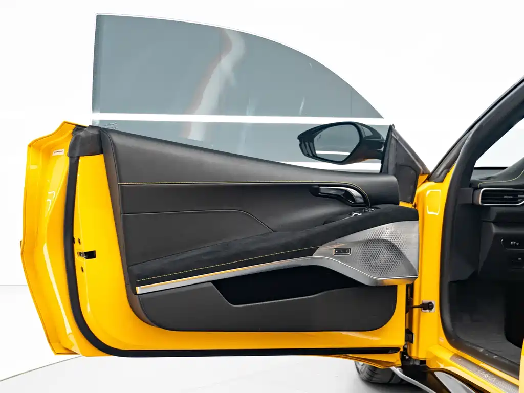 Lotus Emira — миниатюра 16