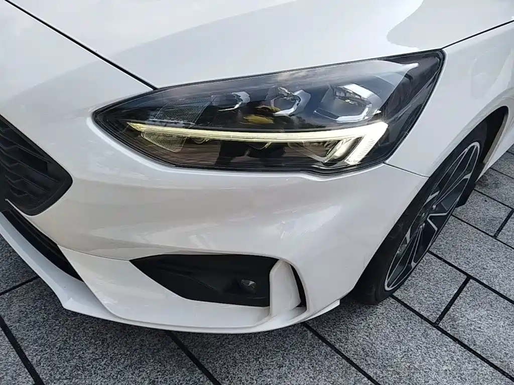 Ford Focus — миниатюра 24