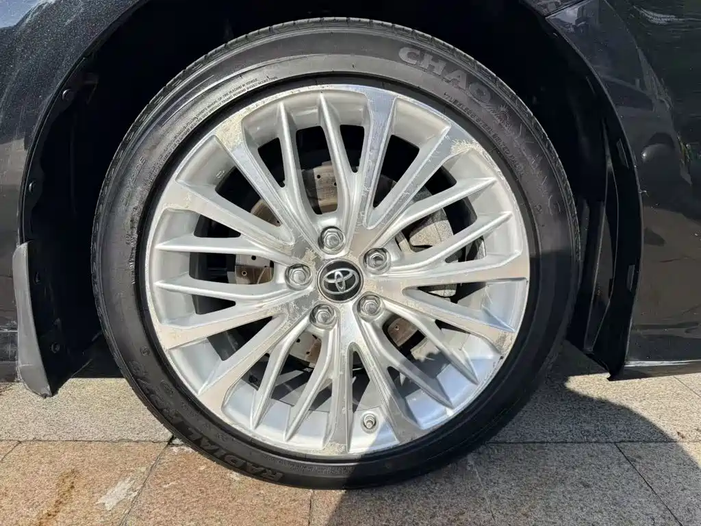 Toyota Camry — миниатюра 5