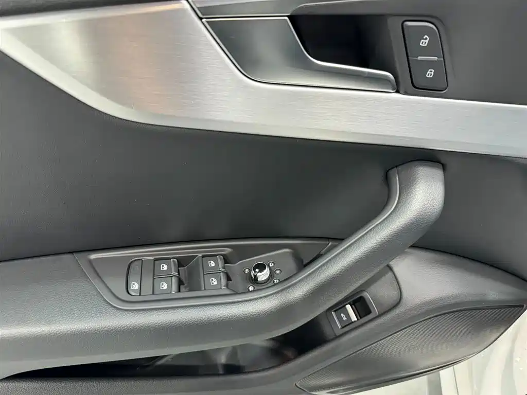 Audi A4L — миниатюра 12
