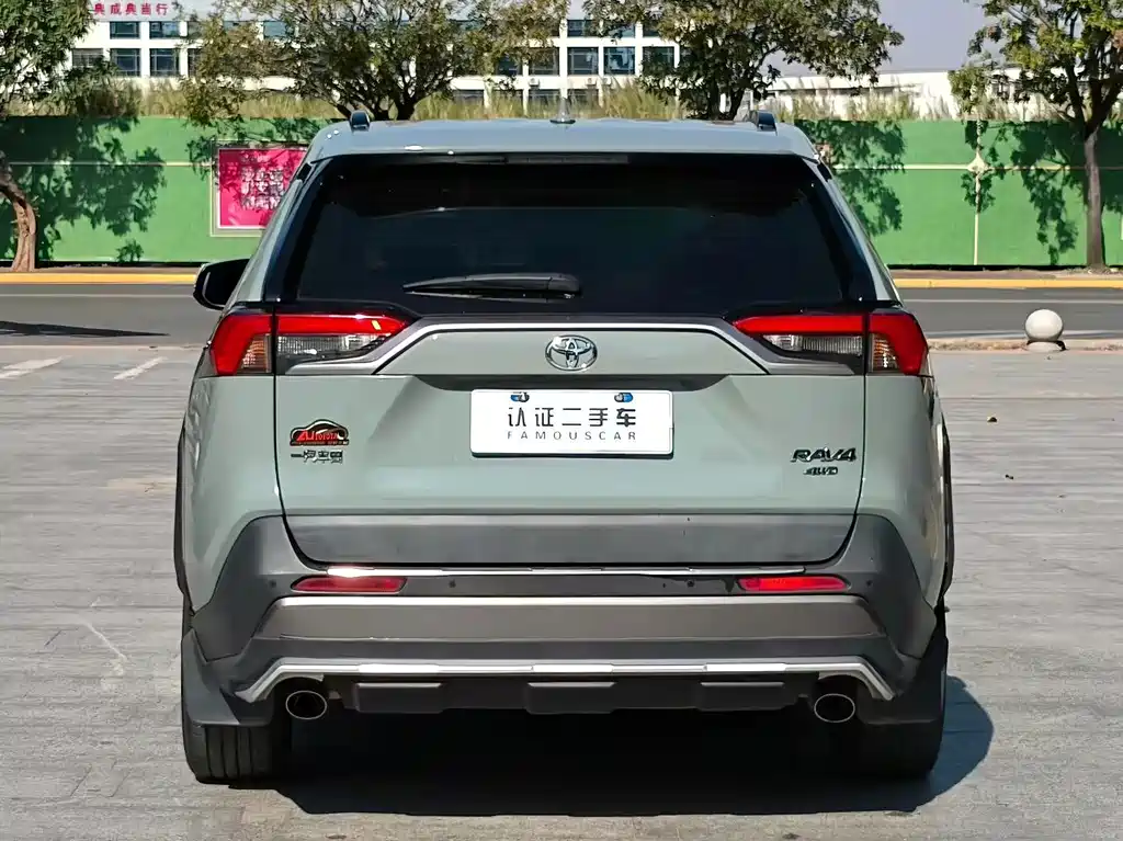 Toyota RAV4 — миниатюра 7