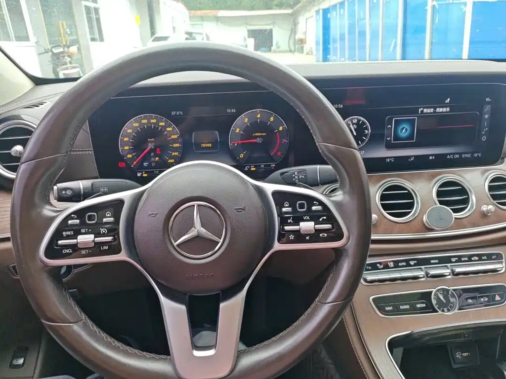 Mercedes-Benz E-Class — миниатюра 4