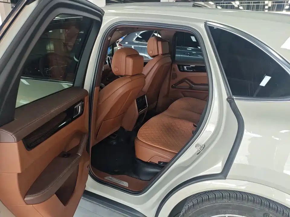Porsche Cayenne — миниатюра 3
