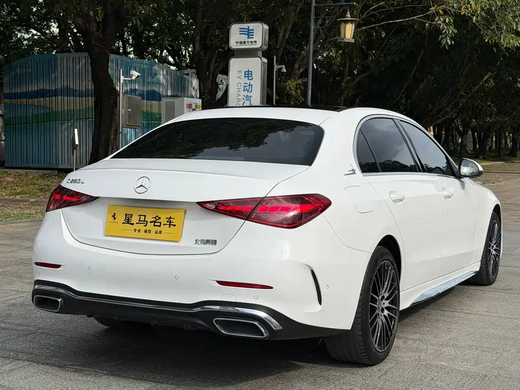 Mercedes-Benz C-Class — миниатюра 16