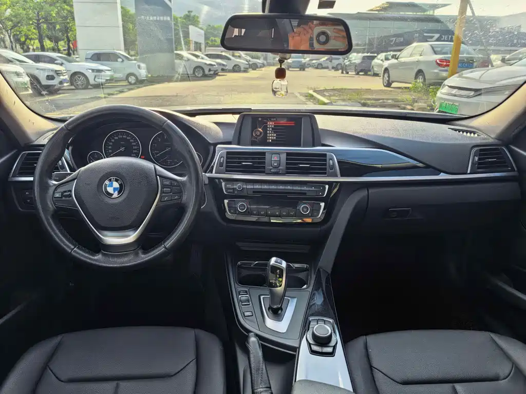 BMW 3 Series — миниатюра 13