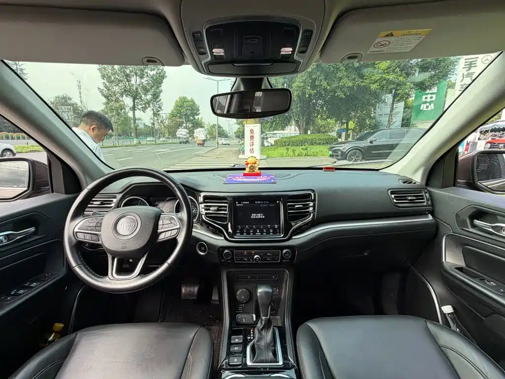 Jeep Grand Commander — миниатюра 13