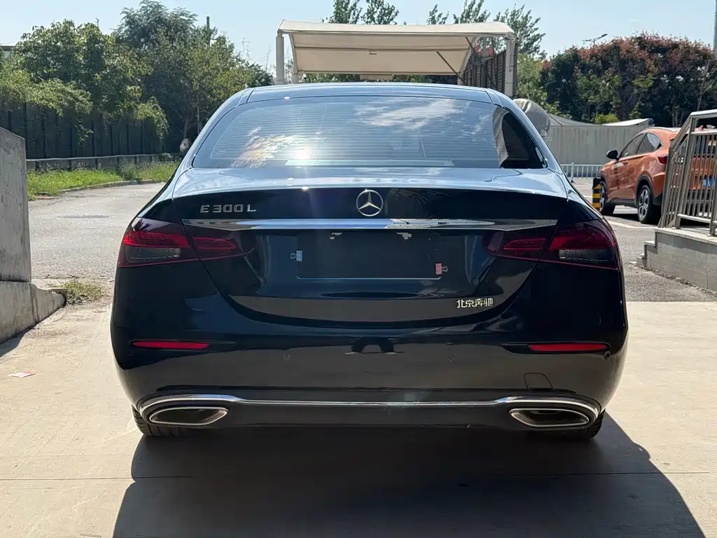 Mercedes-Benz E-Class — миниатюра 8