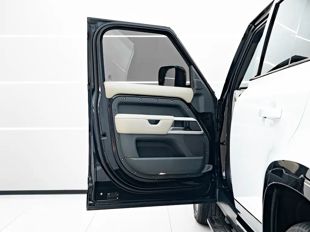 Land Rover Defender — миниатюра 16