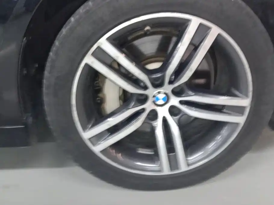 BMW 5 Series — миниатюра 6