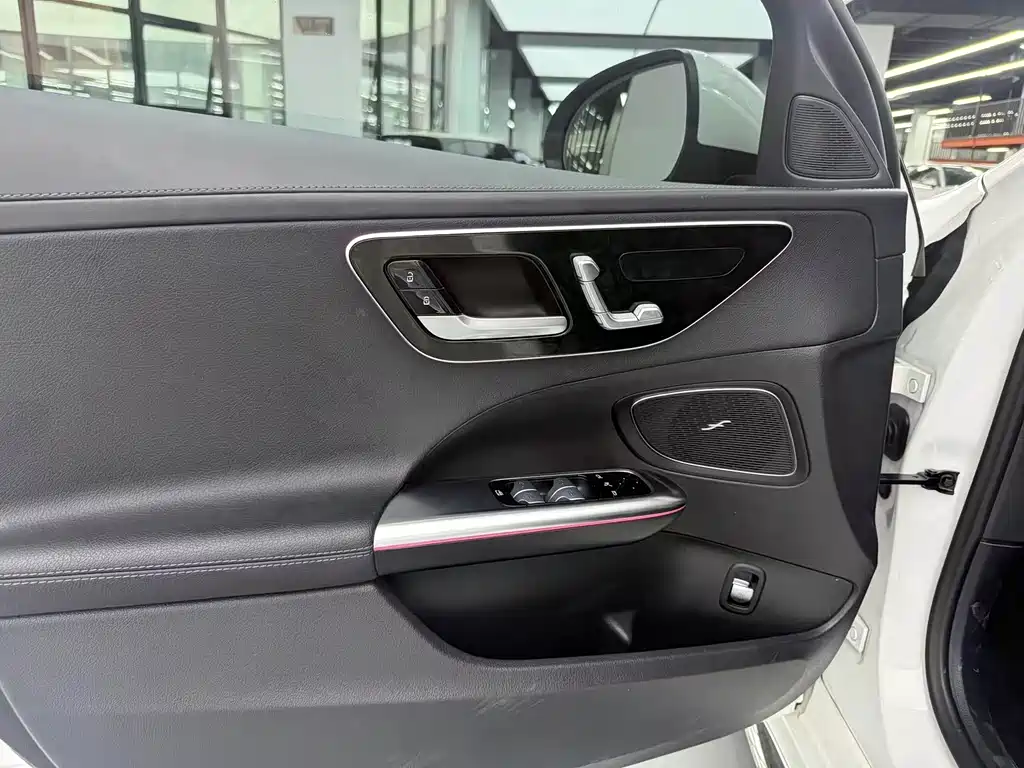 Mercedes-Benz C-Class — миниатюра 12