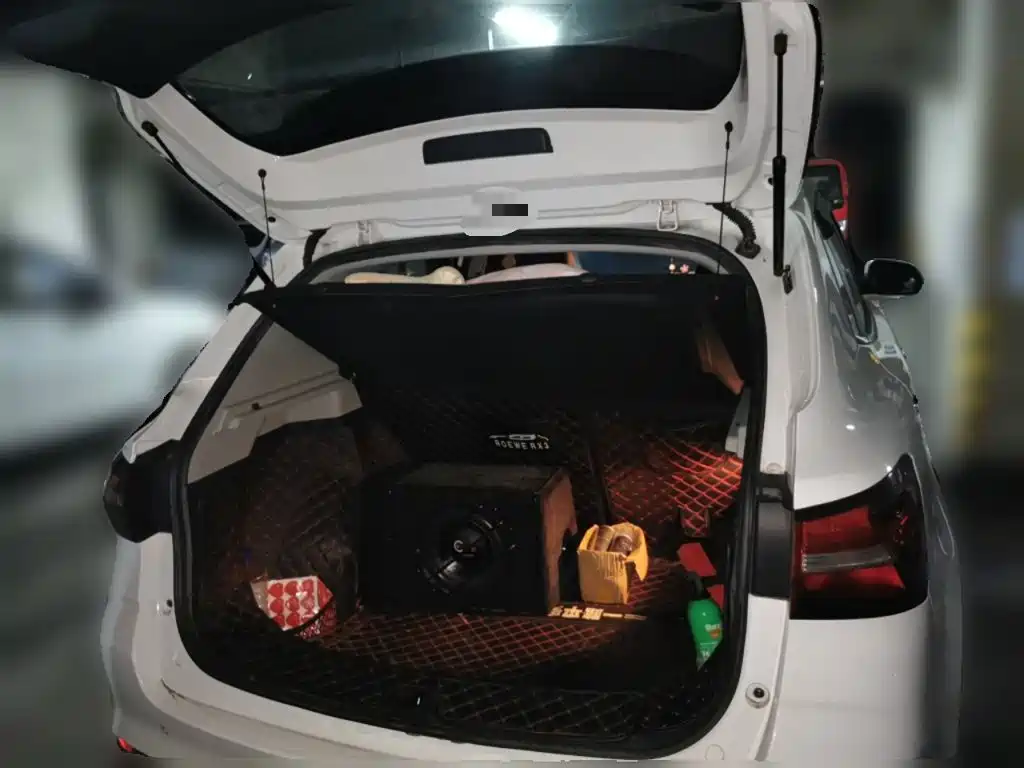 Roewe RX3 — миниатюра 10