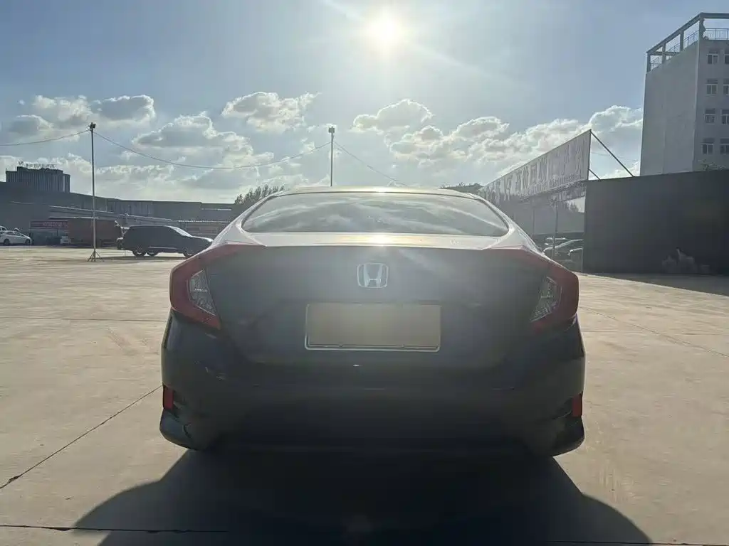 Honda Civic — миниатюра 8