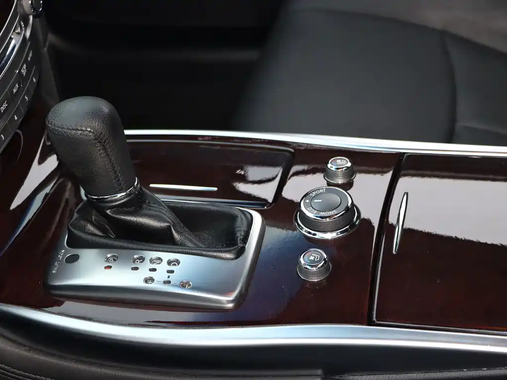 Infiniti Q70 — миниатюра 10
