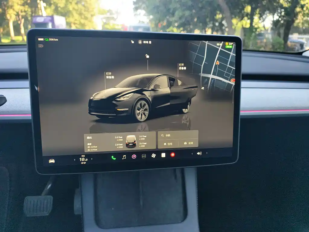 Tesla Model Y — миниатюра 20