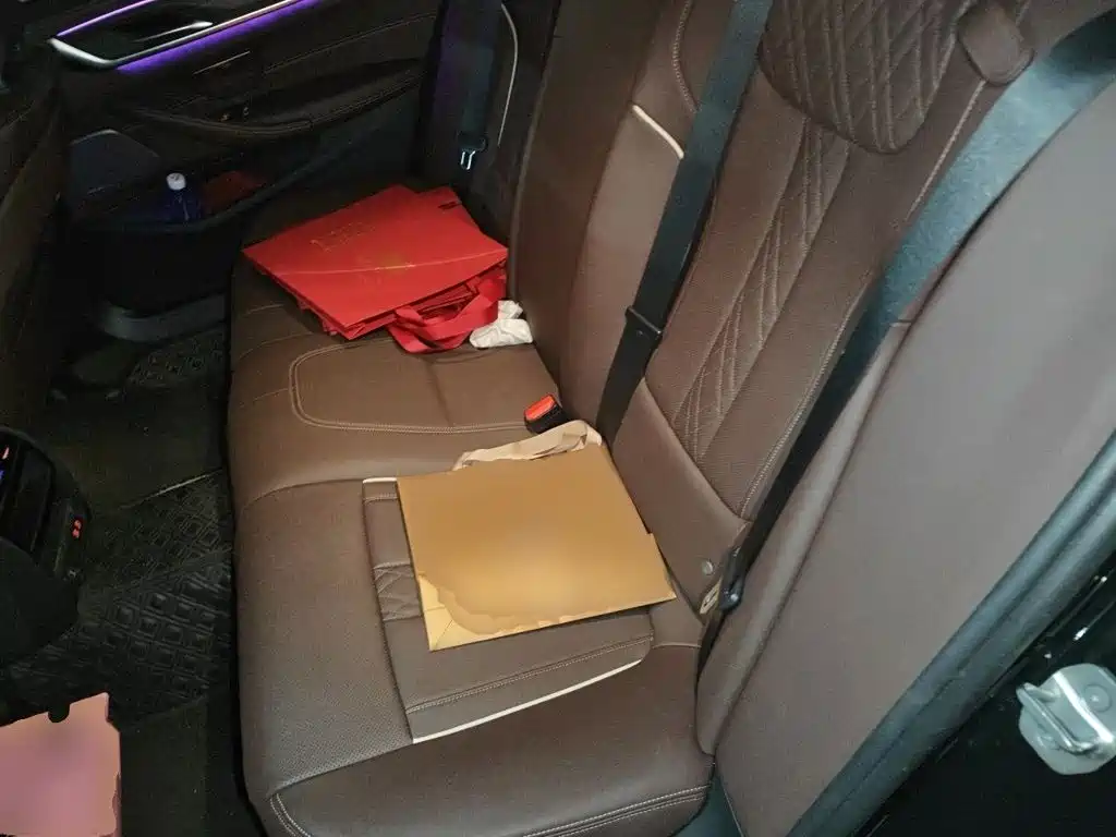 BMW 5 Series — миниатюра 13
