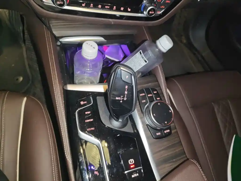 BMW 5 Series — миниатюра 10