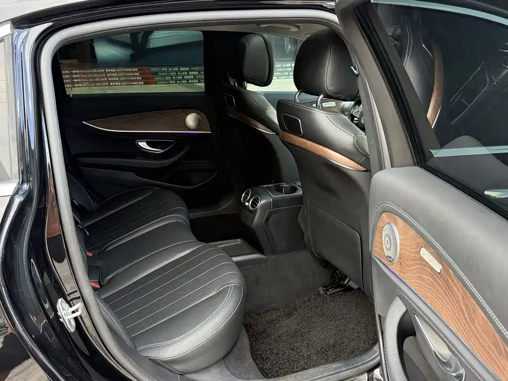 Mercedes-Benz E-Class — миниатюра 7