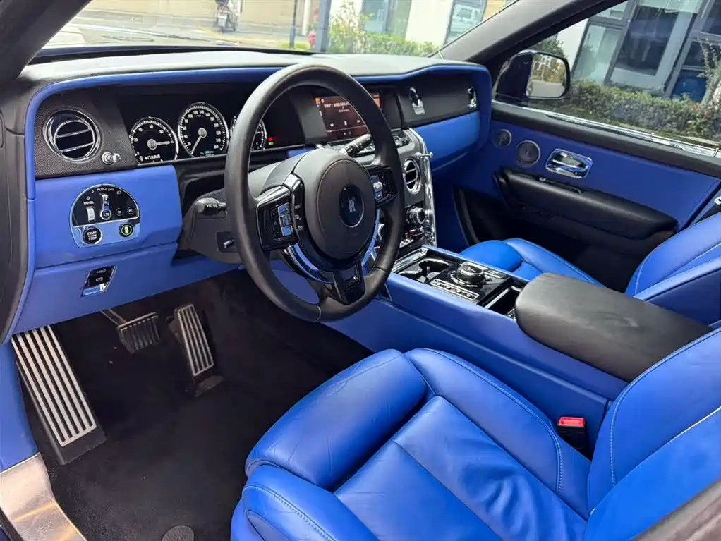 Rolls-Royce Cullinan 2018 мест