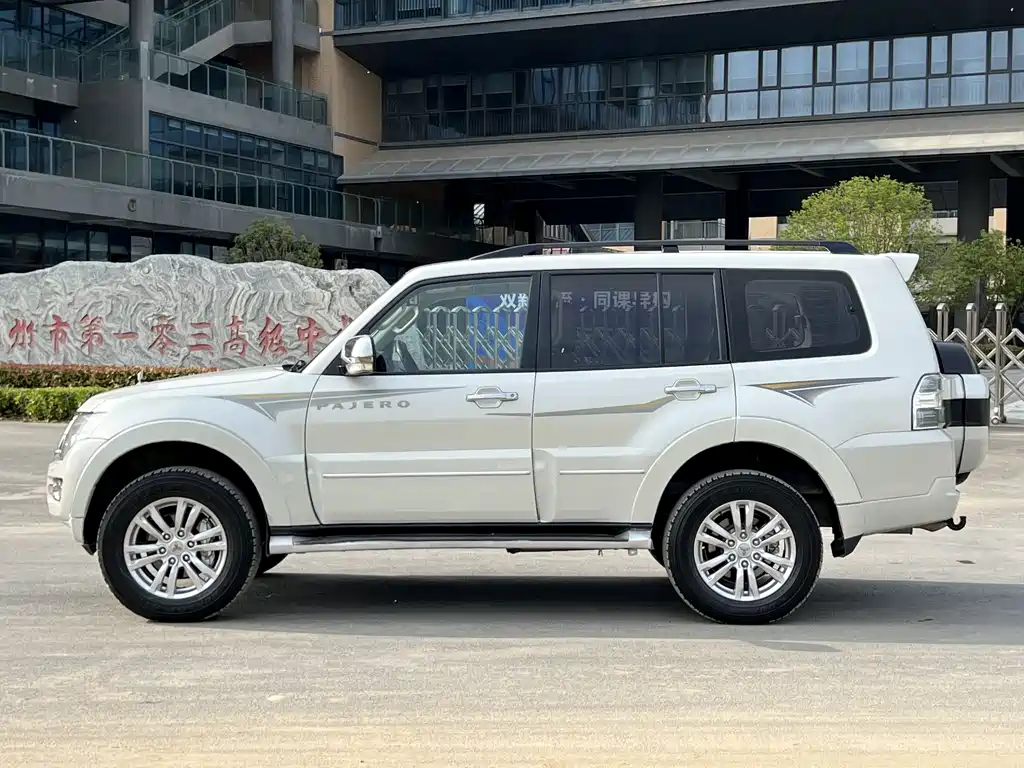 Mitsubishi V97 2018 3.8L