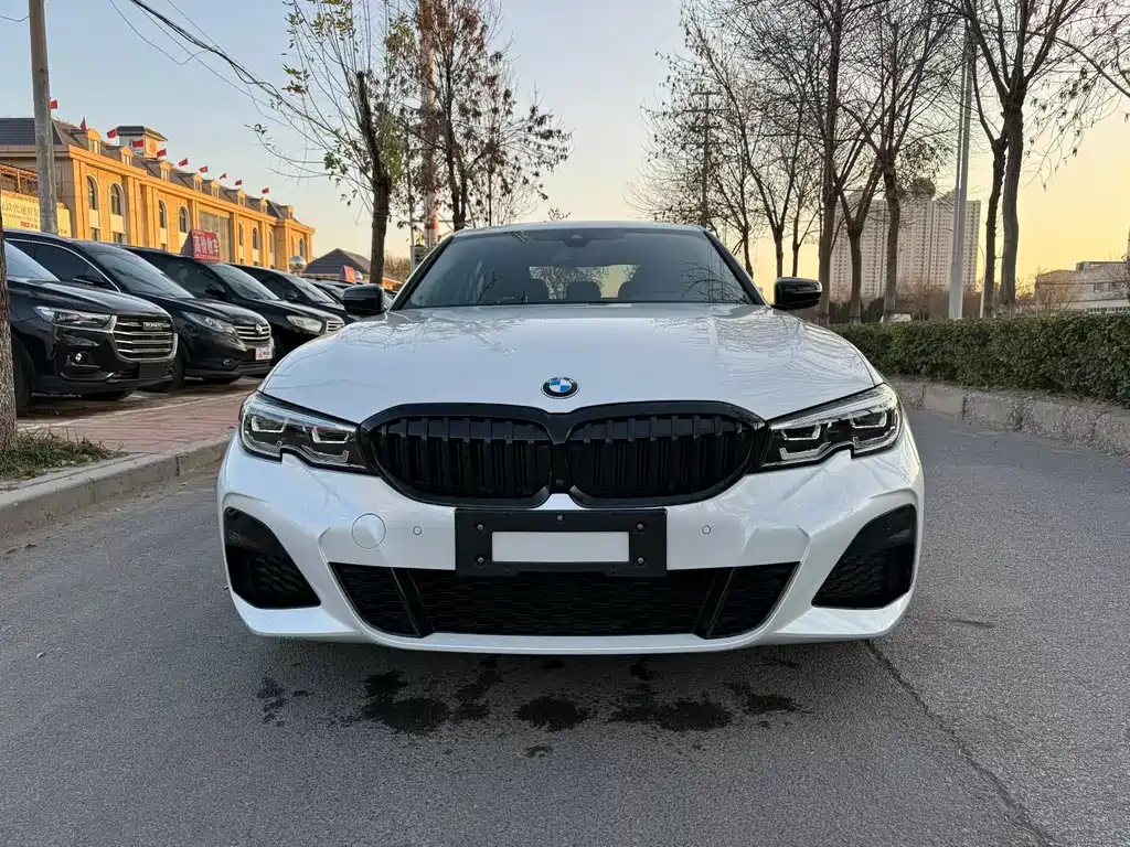 BMW 3 SERIES