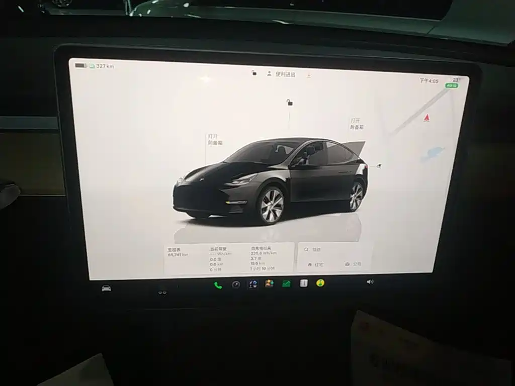 Tesla Model Y — миниатюра 12