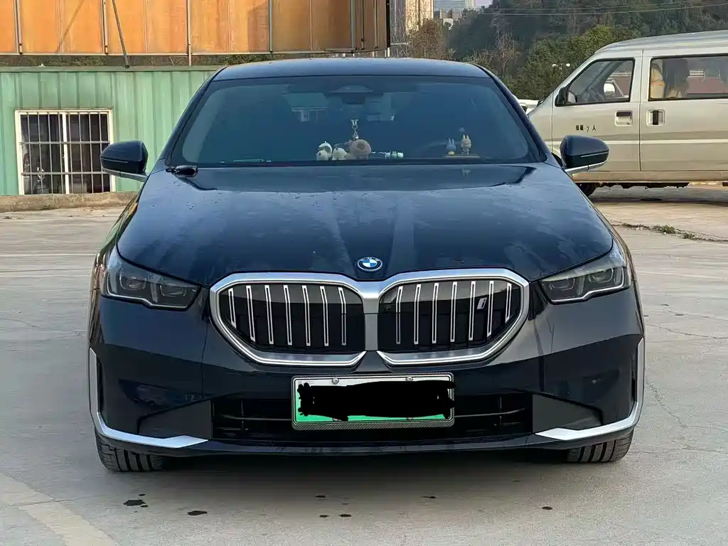 BMW I5