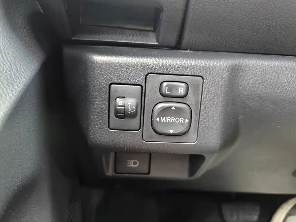 Toyota Yaris L - фото 18