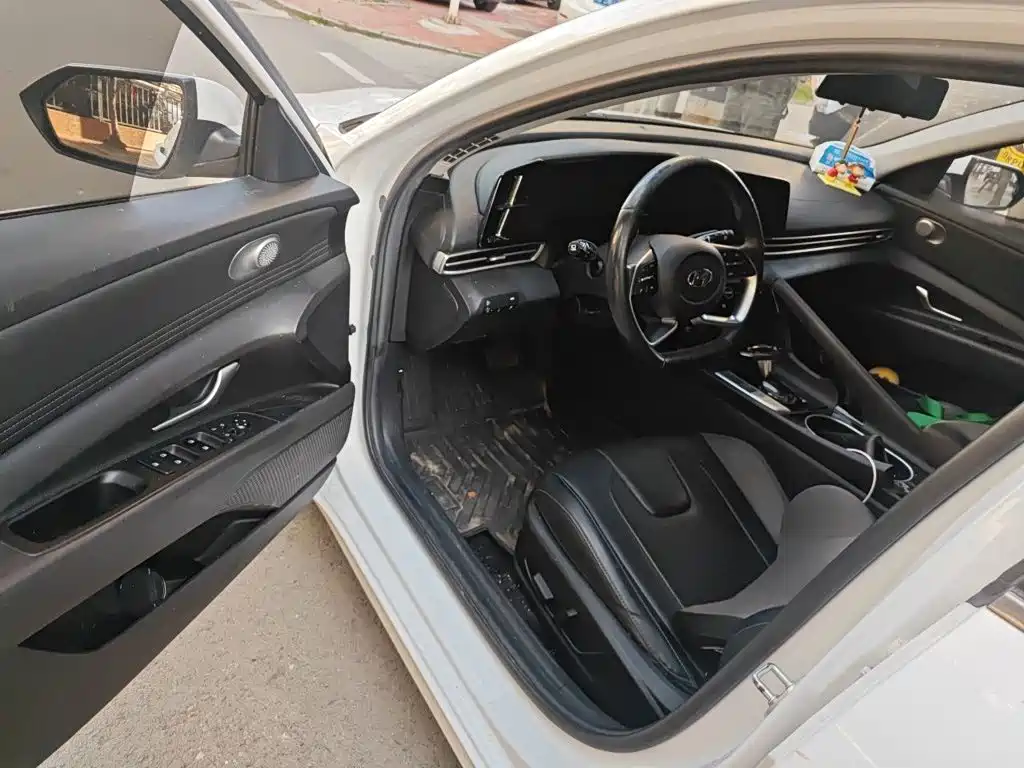 Hyundai Elantra — миниатюра 17