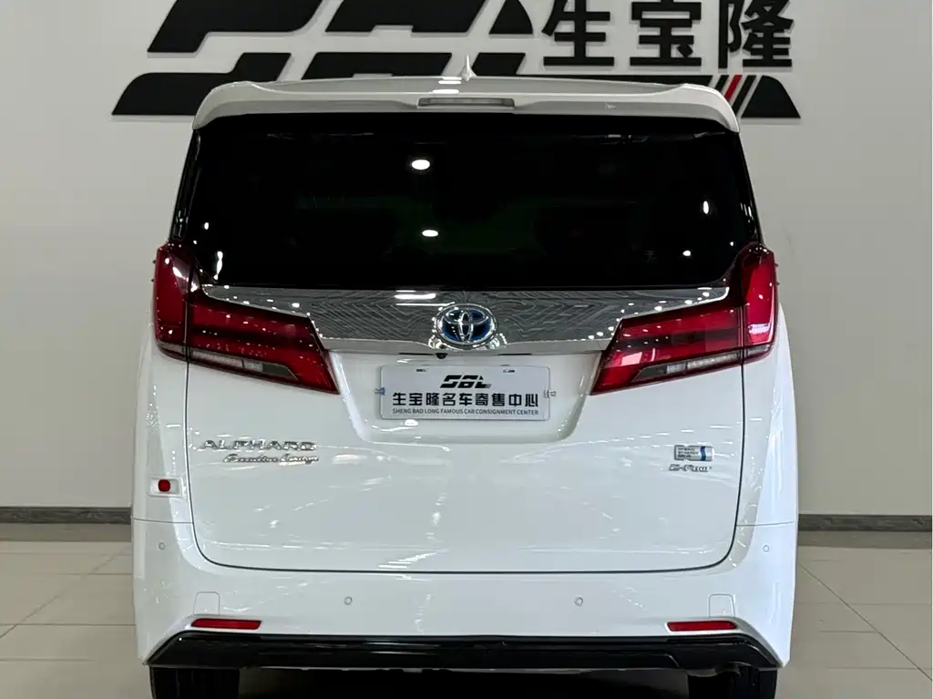 Toyota Alphard — миниатюра 5
