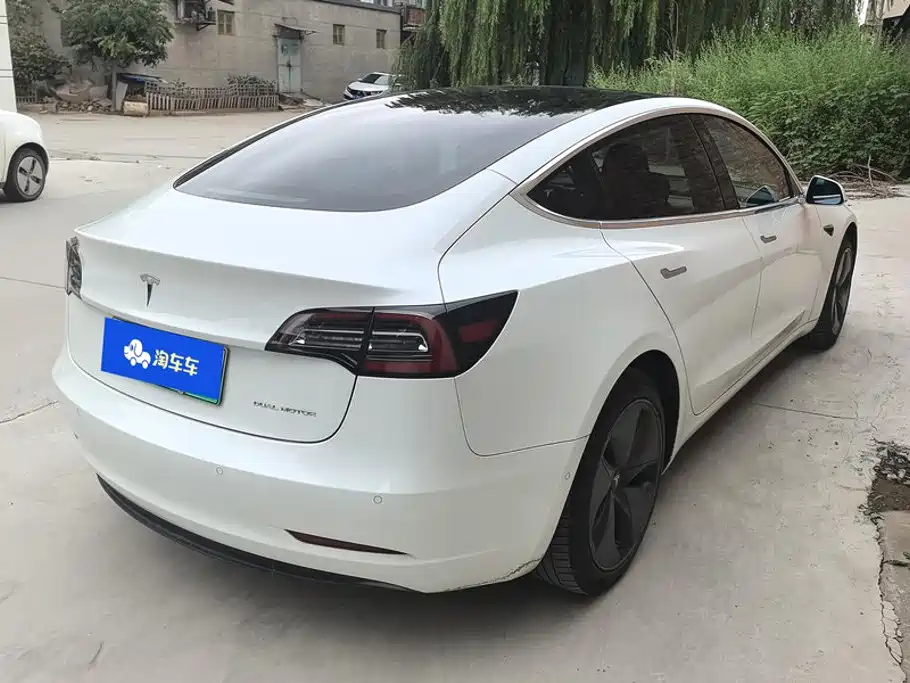 Tesla Model 3 — миниатюра 3