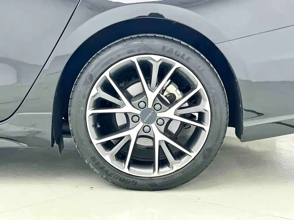 Lynk & Co 03 — миниатюра 5
