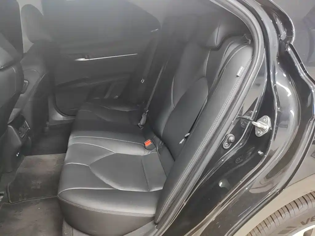 Toyota Camry — миниатюра 17