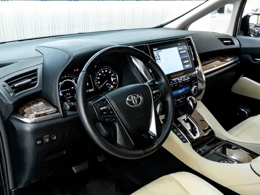 Toyota Alphard — миниатюра 27